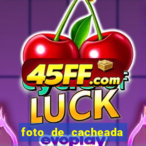 foto de cacheada no espelho